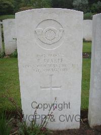 Etaples Military Cemetery - Sharpe, F