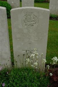 Etaples Military Cemetery - Shaw, Benton