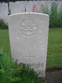 Etaples Military Cemetery - Shaw, F W