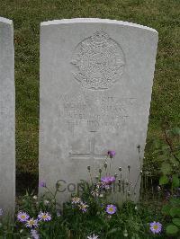 Etaples Military Cemetery - Shaw, Henry