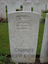 Etaples Military Cemetery - Shaw, L