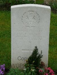 Etaples Military Cemetery - Shelly, J T