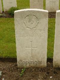 Etaples Military Cemetery - Sherley-Price, Wallis