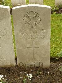 Etaples Military Cemetery - Shewan, George