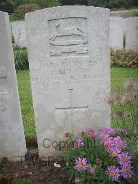 Etaples Military Cemetery - Shipton, Harry