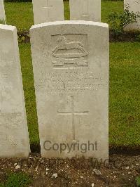 Etaples Military Cemetery - Simmonite, Ernest