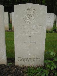 Etaples Military Cemetery - Simmons, Archibald John