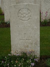 Etaples Military Cemetery - Simmons, F