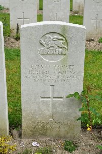 Etaples Military Cemetery - Simmons, Herbert