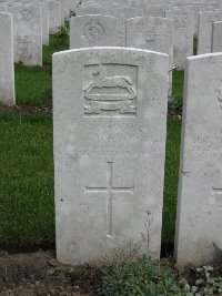 Etaples Military Cemetery - Simmons, J