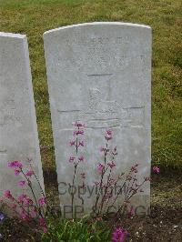 Etaples Military Cemetery - Simons, A