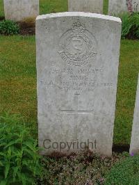 Etaples Military Cemetery - Simpell, W