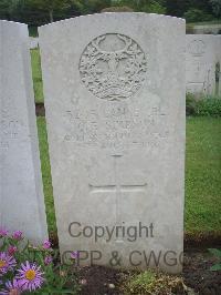 Etaples Military Cemetery - Simpson, Charles Edward