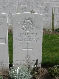 Etaples Military Cemetery - Simpson, E A