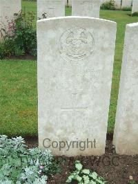 Etaples Military Cemetery - Simpson, Frank Voss