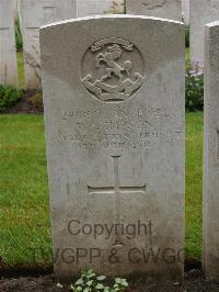 Etaples Military Cemetery - Simpson, Walter