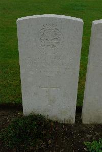 Etaples Military Cemetery - Simpson, William