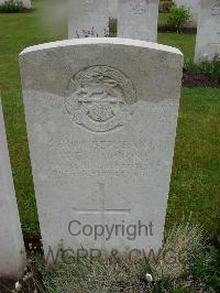 Etaples Military Cemetery - Simpson, W E