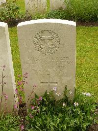 Etaples Military Cemetery - Simpson, William James