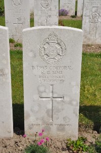 Etaples Military Cemetery - Sims, E G
