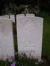 Etaples Military Cemetery - Sinclair, J