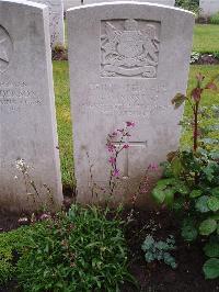 Etaples Military Cemetery - Sissons, G W