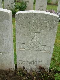 Etaples Military Cemetery - Skelton, J W