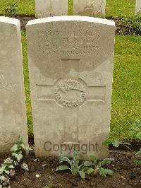 Etaples Military Cemetery - Skinner, Kenneth John