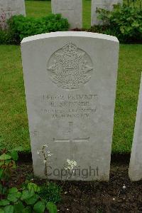Etaples Military Cemetery - Skinner, R