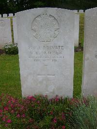 Etaples Military Cemetery - Skipper, George Edward