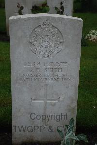 Etaples Military Cemetery - Smith, A R