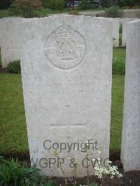 Etaples Military Cemetery - Smith, A W