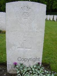 Etaples Military Cemetery - Smith, Claude William