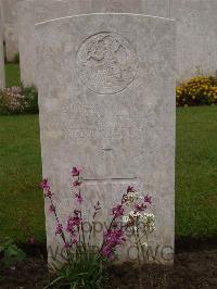 Etaples Military Cemetery - Smith, E