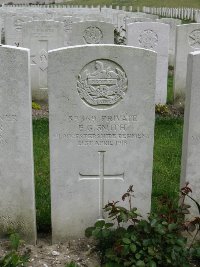 Etaples Military Cemetery - Smith, E G
