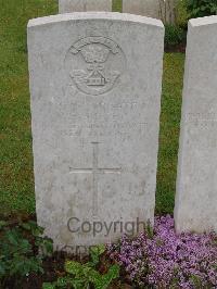 Etaples Military Cemetery - Smith, F