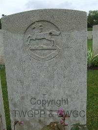 Etaples Military Cemetery - Smith, F E