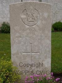 Etaples Military Cemetery - Smith, F G