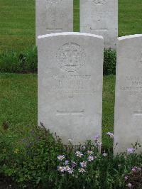 Etaples Military Cemetery - Smith, H