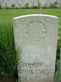 Etaples Military Cemetery - Smith, J