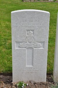 Etaples Military Cemetery - Smith, John Charles