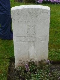 Etaples Military Cemetery - Smith, James Harold