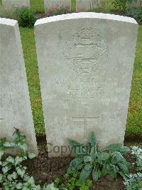 Etaples Military Cemetery - Smith, Leonard