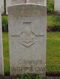 Etaples Military Cemetery - Smith, Nixon