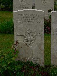 Etaples Military Cemetery - Smith, Paul