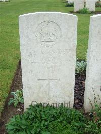 Etaples Military Cemetery - Smith, P J