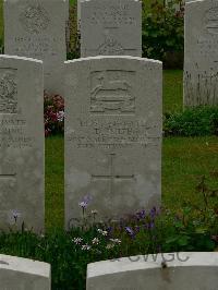 Etaples Military Cemetery - Smith, T
