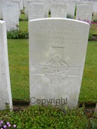 Etaples Military Cemetery - Smith, T