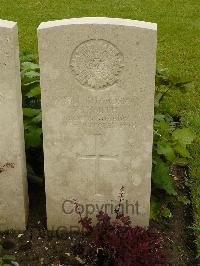 Etaples Military Cemetery - Smith, William