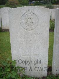 Etaples Military Cemetery - Snaith, Gibson
